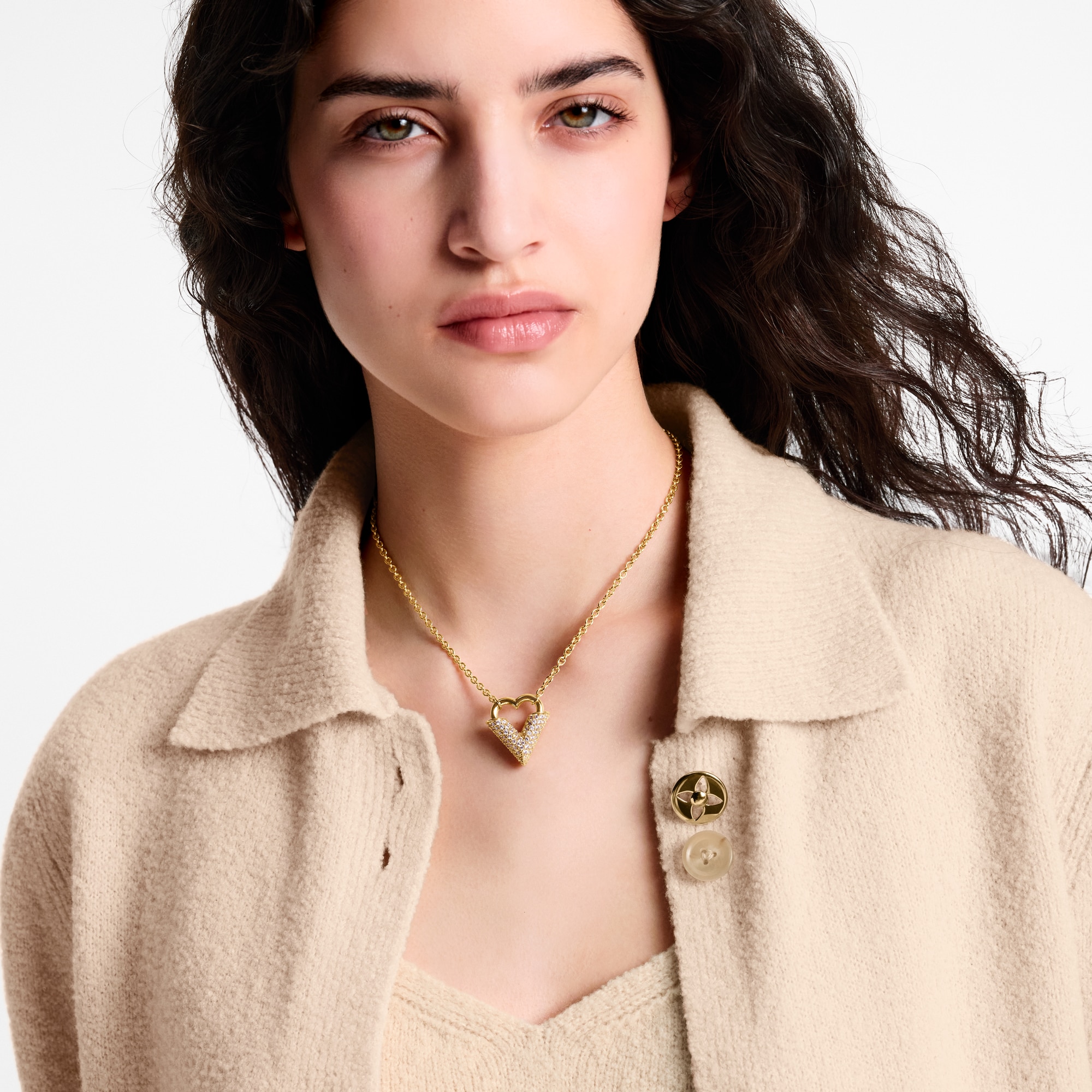 Essential V Necklaces and Pendants Fashion Jewelry | LOUIS VUITTON